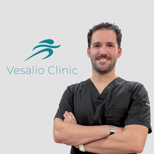 Terapeuta Vesalio Clinic con paciente